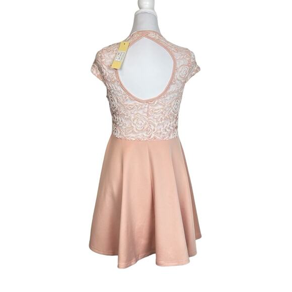 🆕 Catwalk Studia Dress Juniors Size L Peach Pink Lace Babydoll Cutout NWT - Picture 4 of 12